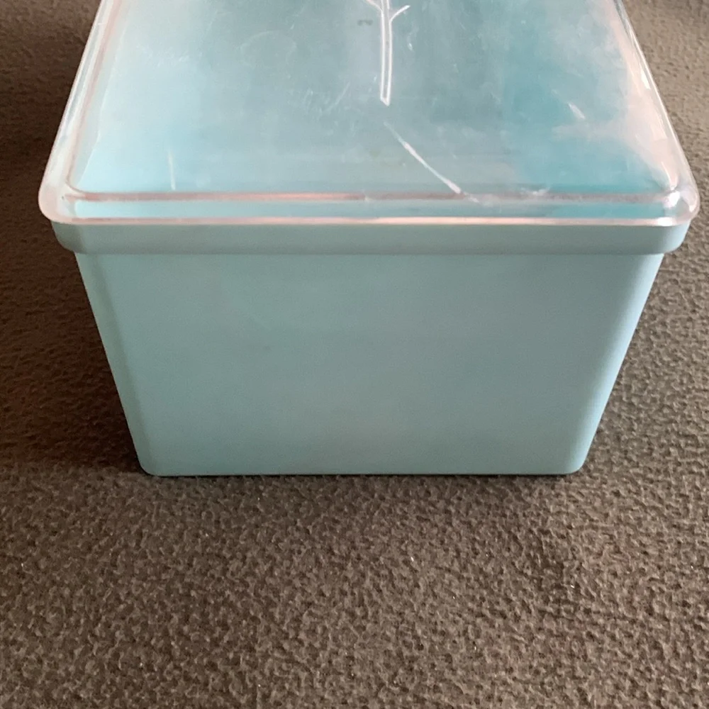 Vintage Wil-hold blue plastic container with lid. Approx 10” x 5” x 3 3/4”